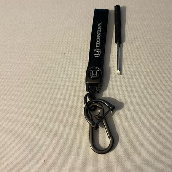 Honda Logo Key Fob Keychain in Black Leather NWT - Picture 3 of 4